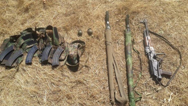 <p>Hakkari'nin Şemdinli İlçesi Derecik Beldesi'nde çıkan çatışmada 1 PKK'lı terörist etkisiz hale getirilirken, aralarında 'AT-4' tanksavar silahının da bulunduğu mühimmat ele geçirildi.</p>
