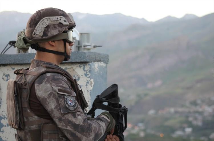 <p>Hakkari'de PKK'lı teröristlere karşı etkin mücadele yürüten özel harekat polisleri, bir yandan da ramazan coşkusu yaşıyor.</p>