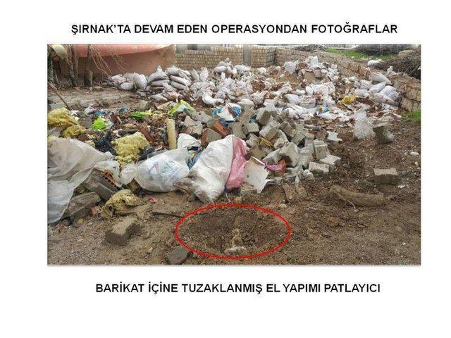 <p>Teröristlerce yakılarak, yıkılarak terk edilen binalarda; birçok silah, ilaç, el yapımı patlayıcı yapımında kullanılan malzemenin ele geçirildiği öğrenildi.</p>
