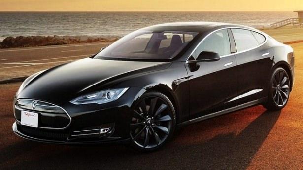 <p>Dünya’daki benzin tüketiminin artması ve doğal kaynakların hızla tükenmesi elektrikli otomobillerin önünü açacak. Sektöründe lider olan Tesla da Türkiye pazarına girerek elektrikli otomobillerin yaygınlaşmasında büyük rol oynayacak.</p>