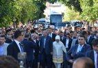 Başbakan, Kozan çarşılarında halkı selamladı