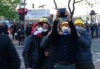 İş&ccedil;iler polislerle selfie &ccedil;ekildi