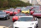 Dubai yollarında ferrari trafiği