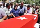 Şehit askerin cenazesi toprağa verildi