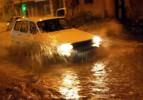 Balıkesir'i sel vurdu!