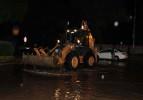 1 saatlik yağış İzmir'i perişan etti