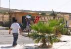 Sınır kapısına Türk bayrağı