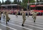 Askerler kışlada ilk defa harmandalı oynadı