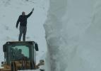 Muş'ta kar temizleme &ccedil;alışması sırasında &ccedil;ığ d&uuml;şt&uuml;
