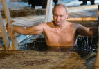 Putin, g&uuml;nahlarından arınmak i&ccedil;in buzlu suya daldı