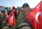 Komandolar dualarla Afrin'e uğurlanıyor