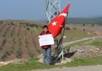 Minik yüreğiyle Mehmetçik'e destek oluyor