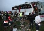 Aksaray'da yolcu otob&uuml;s&uuml; şarampole devrildi: 4 &ouml;l&uuml;, 27 yaralı