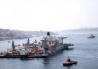 Pioneering Spirit, İstanbul Boğazı'ndan geçti