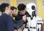 İnsansı robot 'Yiğido' nişan alıp atış yapabiliyor