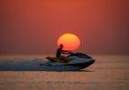 Van Gölü'nde gün batımı eşliğinde jet ski keyfi