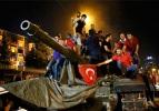 Ünlü isimlerden 15 Temmuz paylaşımları