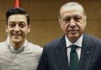 Irkçılık karşıtları Mesut Özil'i yalnız bırakmadı!