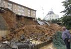 Sancaktepe'de bir okulun istinat duvarı &ccedil;&ouml;kt&uuml;