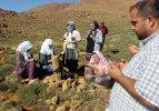 Silah sesleri arasında dua ettiler