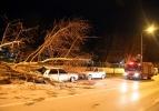 Bursa'da kuvvetli fırtına hayatı fel&ccedil; etti!