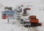 Kayak merkezinde mahsur kalanlar kurtarıldı