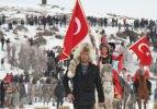 Buz tutan Çıldır Gölü'nde 'Kış Şöleni'