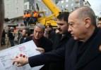 Cumhurbaşkanı Erdoğan enkaz alanında incelemelerde bulundu