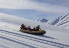 Karlı dağlarda rafting heyecanı