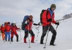 &Uuml;nl&uuml; dağcılar Van'daki buz şelalesinde