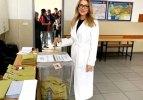 Ünlü isimler oy kullanmak için sandık başında