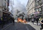 Paris yanıyor! Her yeri ateşe verdiler!