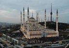 Büyük Çamlıca Camii'nde tarihi kalabalık