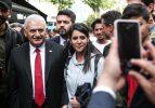 Binali Yıldırım Beşiktaş Çarşı'yı ziyaret etti 
