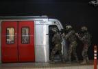 Özel harekat polisinden metroda nefes kesen tatbikat