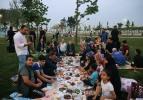 Cumhurbaşkanı Erdoğan, vatandaşlarla iftar yaptı