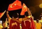 Ünlü isimlerin '15 temmuz' paylaşımları