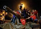 Ünlü isimlerden 15 Temmuz paylaşımları