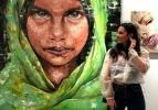Genç Ressam Sinem Demirci kadın çizimleriyle beğeni topluyor!