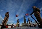 Muhteşem görüntüler! Sarıkamış şehitlerine -10 derecede saygı duruşu