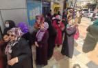 Şanlıurfa’da PTT önünde uzun kuyruk