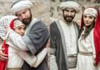 Tuvana Türkay'ın çocukluk fotoğrafına beğeni yağdı! Peki Tuvana Türkay kimdir?