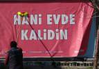 Koronavirüse karşı asılan şiveli afişler güldürdü