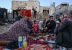 Gazze'de yer sofrasında iftar