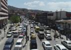 İzmir'de sokağa çıkma kısıtlaması sonrası trafik kilitlendi!