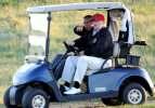 Corona virüs salgını devam ederken Donald Trump golf oynadı!