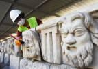 Mitolojik masklar "taş hastanesinde" restore ediliyor
