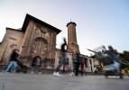 İnce Minareli Medrese görenleri tarihte yolculuğa çıkarıyor