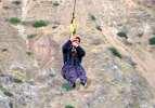 Fırat Nehri &uuml;zerine kurulan 'zipline' yoğun ilgi!
