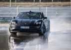 Elektrikli Porsche Taycan'dan rekor geldi